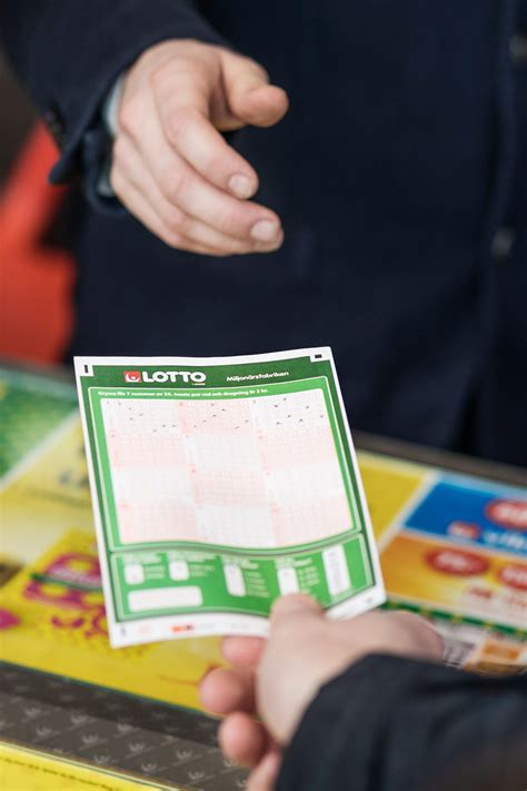 Firar med en stor fest efter miljonvinst på Lotto .